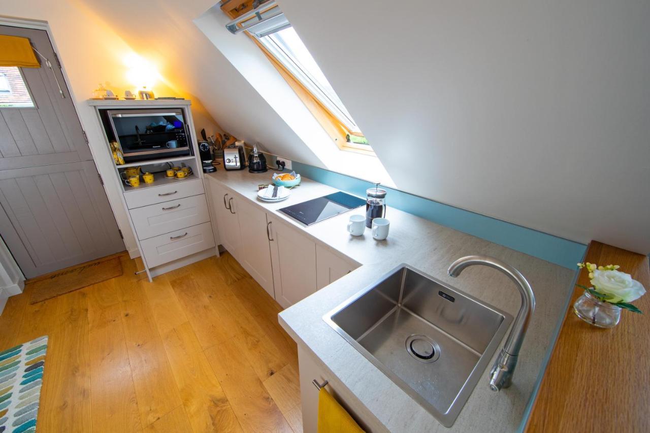 The Loft At The Little Elms Apartment Motcombe ภายนอก รูปภาพ