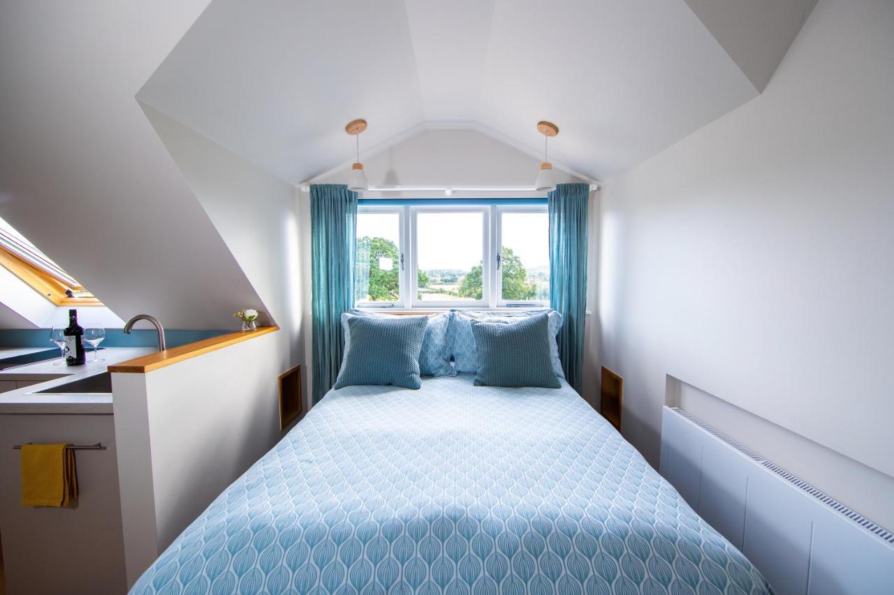The Loft At The Little Elms Apartment Motcombe ภายนอก รูปภาพ